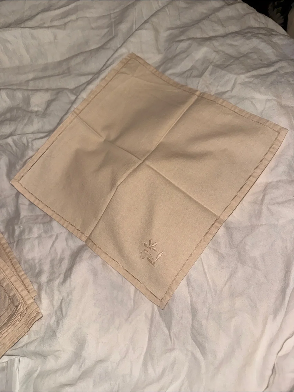 SET OF 6 - Vintage Embroidered Linen Cloth Napkins w/ Floral Detail Table Linens